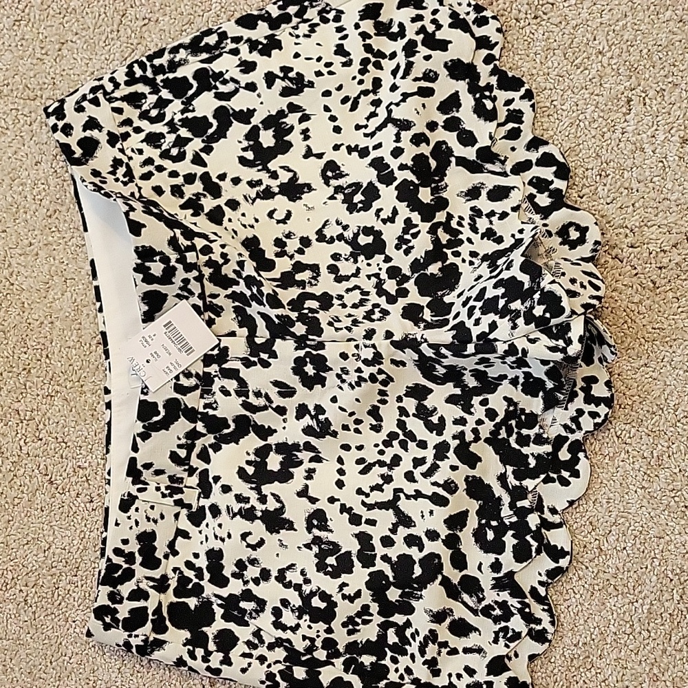 NWT J Crew Factory linen blend scalloped edge mini shorts in snow leopard sz 6